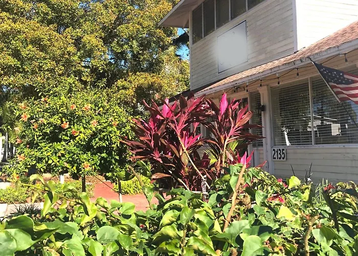 The Hibiscus House Of Fort Myers